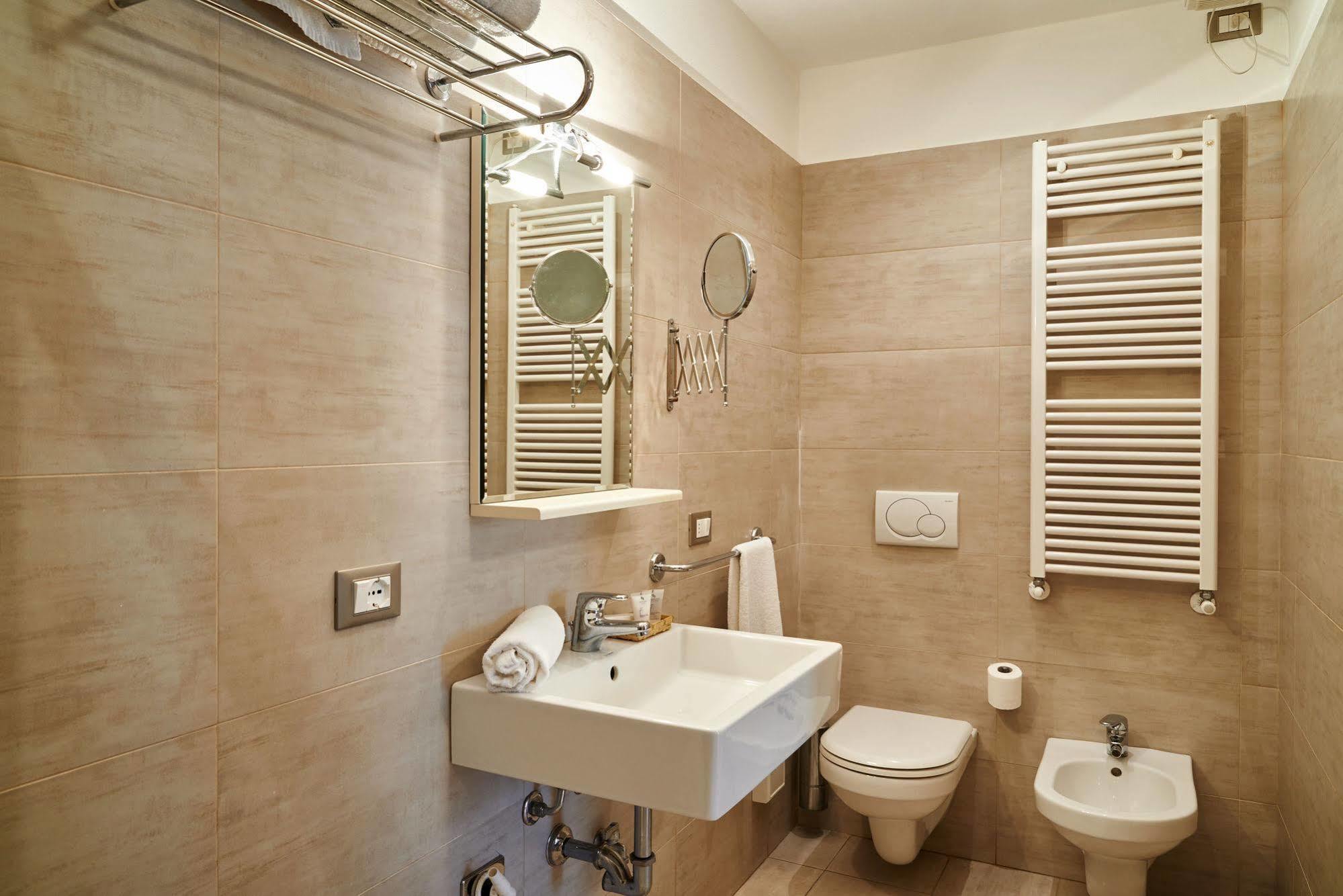 Antico Borgo Aparthotel Bergamo Exterior photo